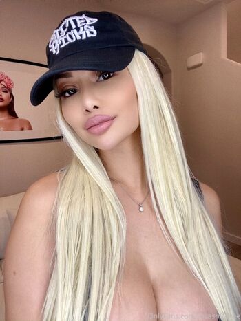 Full leaked Travee private onlyfans photo