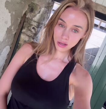 Una Healy