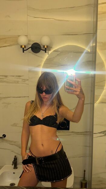 Victoria De Angelis