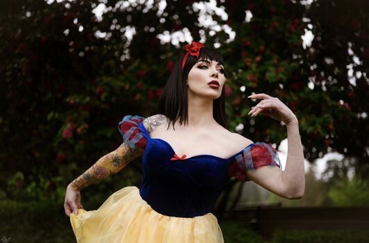 WatchGirlsPlay