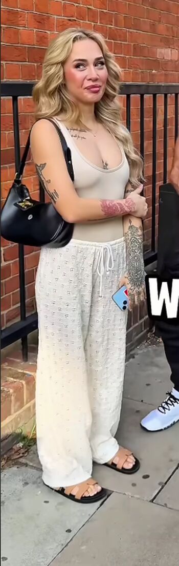 Full leaked Lyn / private onlyfans photo